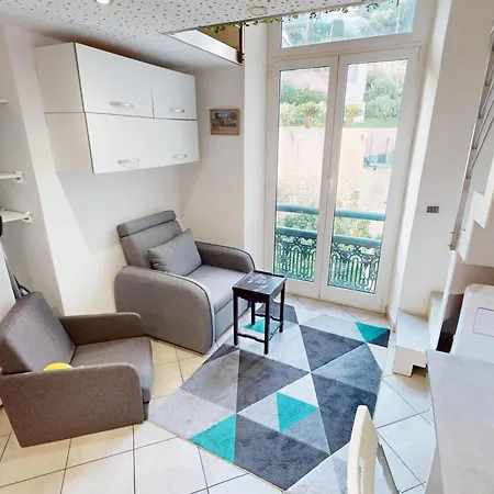 Agreable Mezzanine Proche Plages Et Centre - Fr-1-196-372 Μεντόν